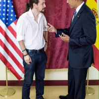 Podemos Leader Gives Obama Book on Lincoln Brigade