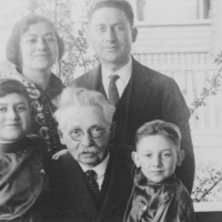 <em>Salud y Shalom:</em> American Jewish Volunteers in Spain