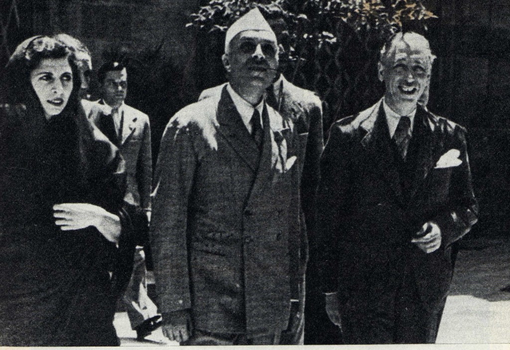 Jawaharlal Nehru in Spain during the Civil War, with his daughter Indira (l), future prime minister of India, and Catalan President Lluís Companys (r).