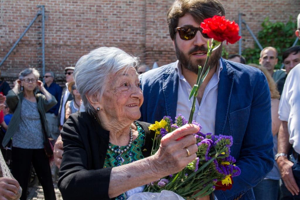 Ascención Mendieta at her father’s reburial in Madrid, July 2, 2017. Photo Óscar Rodríguez.